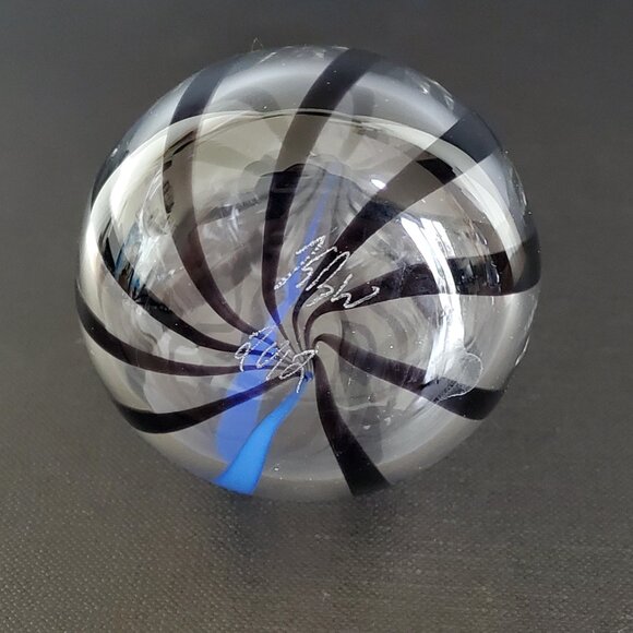 Hand Blown Art Glass Garlic Bulb Shaped Object Signed KBW - Picture 4 of 7